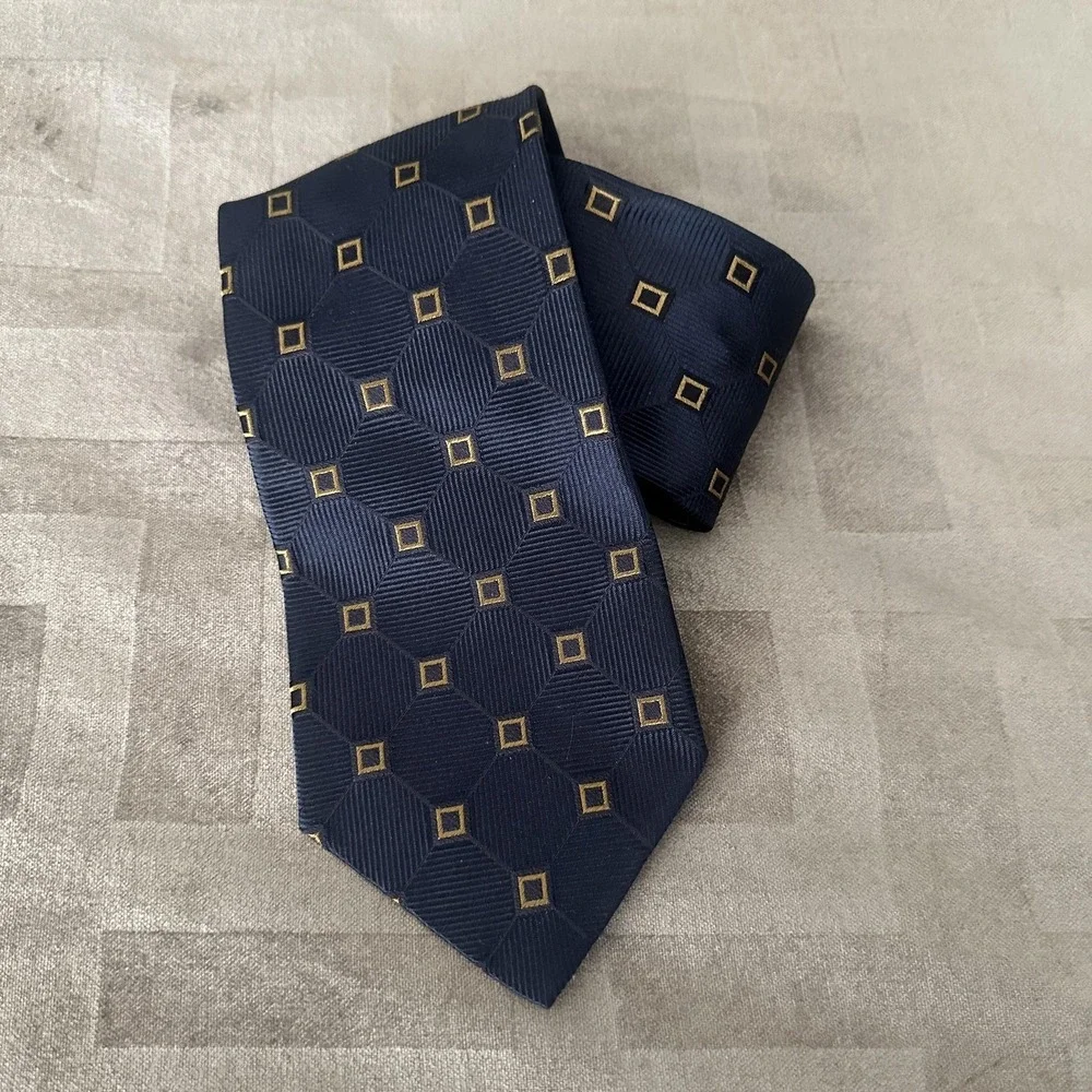 VTG Banana Republic Tie One Size Blue Silk Geometric Made Italy Woven Necktie